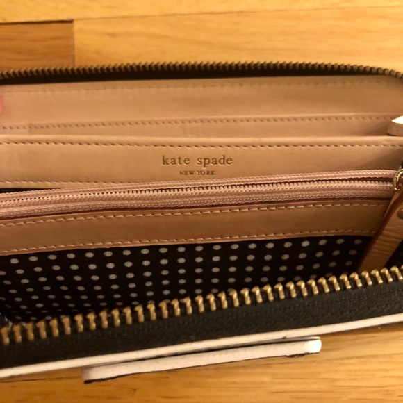 Black patent leather Kate Spade wallet - Picture 3 of 3